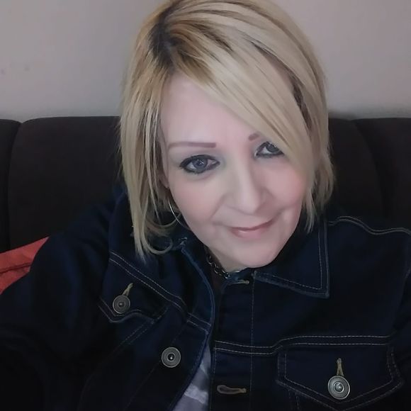 Meet your Posher, Ada - Picture 1 of 1